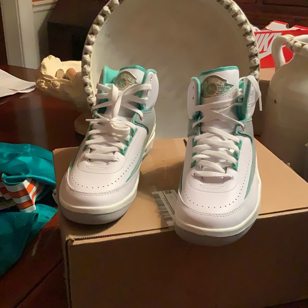 Women Retro 2 AIR JORDANS WHITE with Teal Highlights
